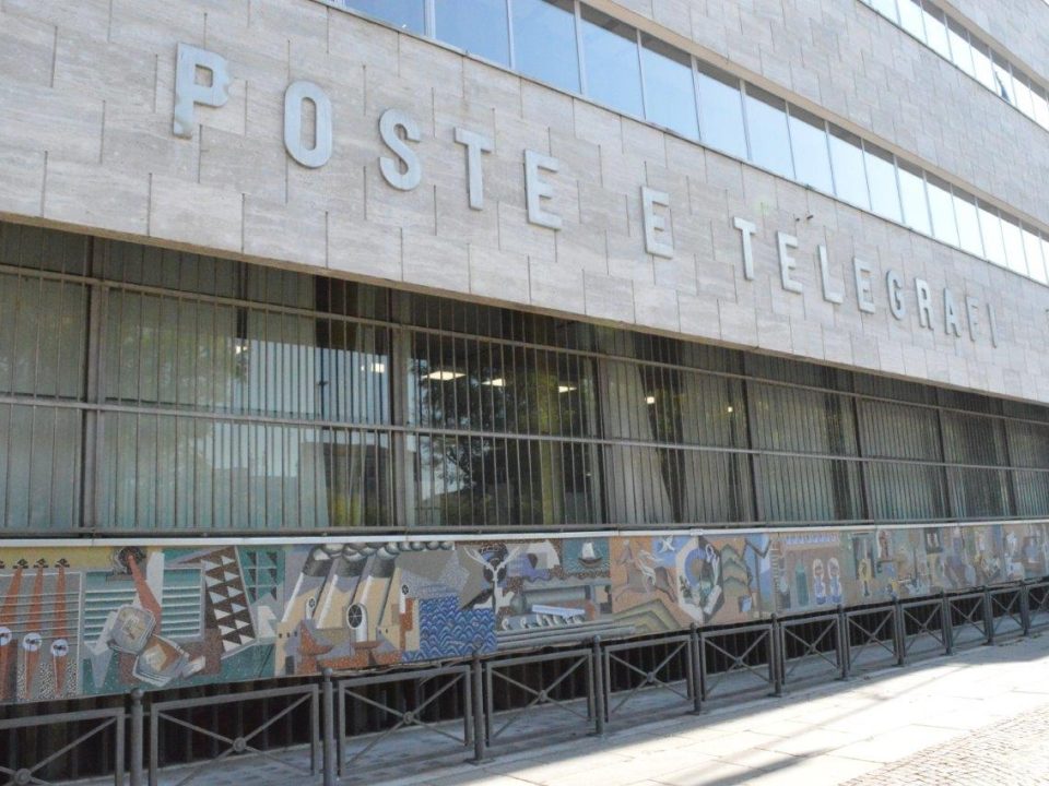 Alessandria, Palazzo delle Poste, mosaici di Gino Severini (foto di Marco Giovenco)